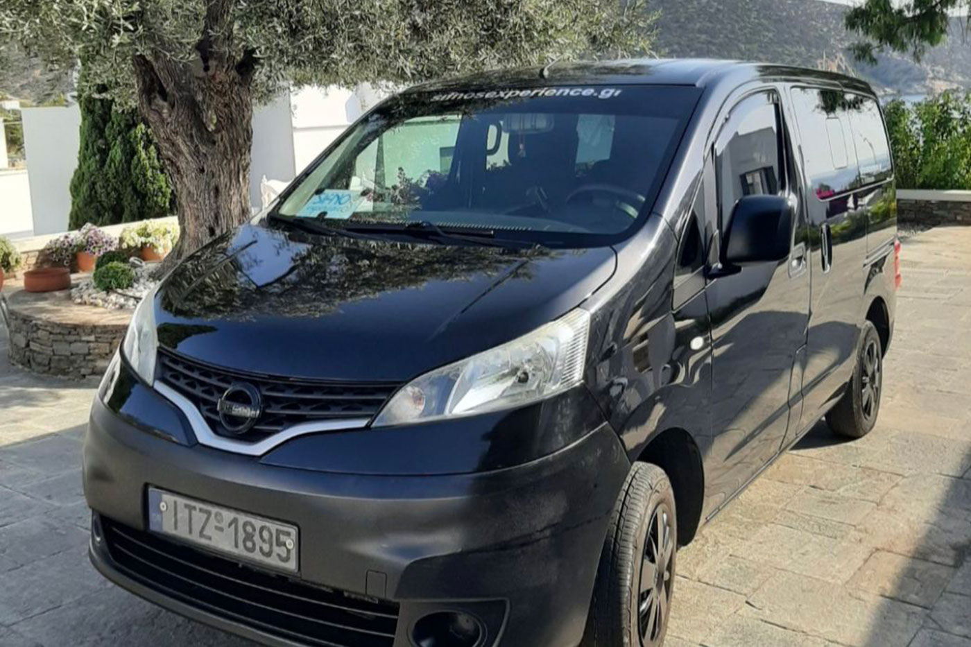 Private minivan for transfers around Sifnos